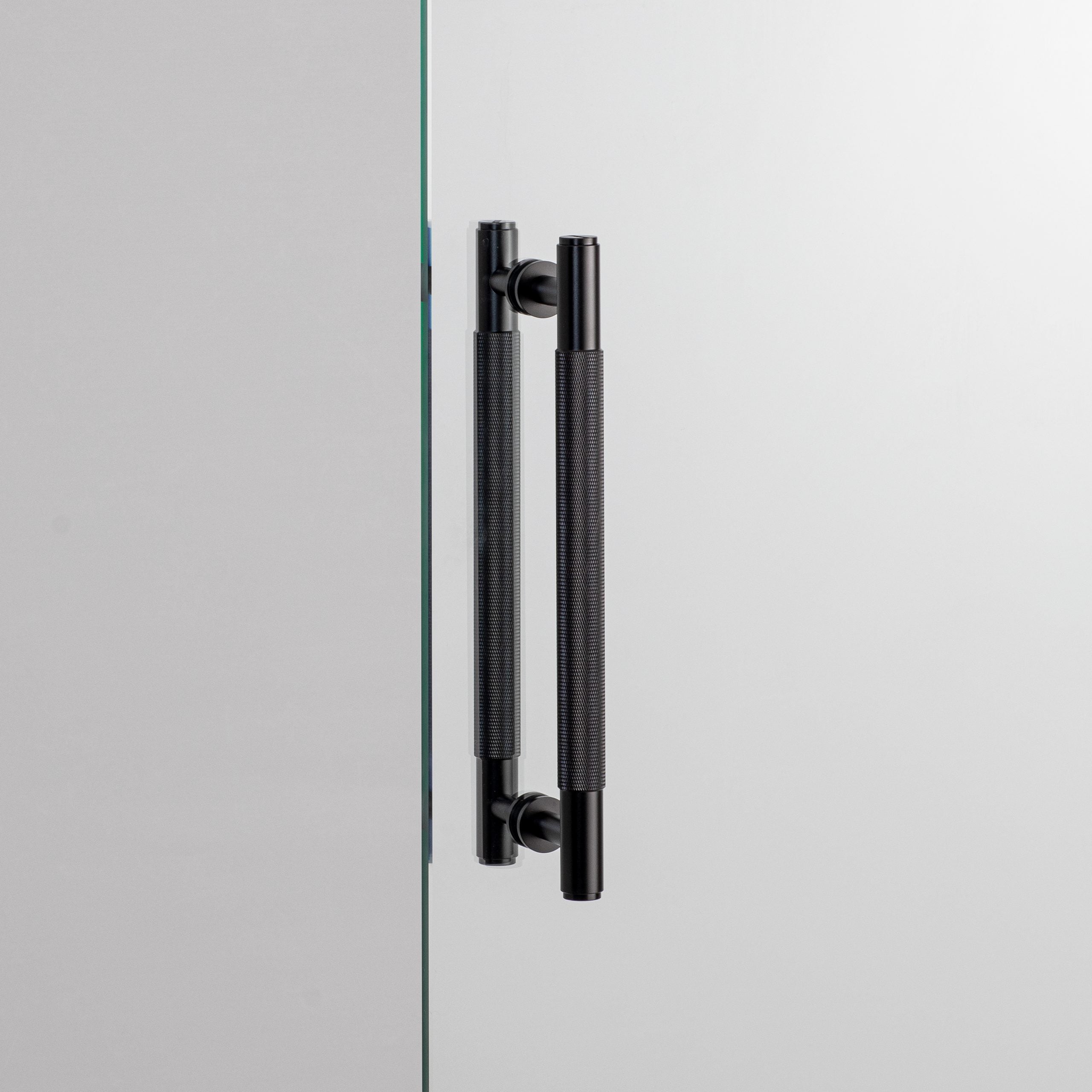 Pull Bar / Double-Sided | Cross | Medium | By Buster + Punch