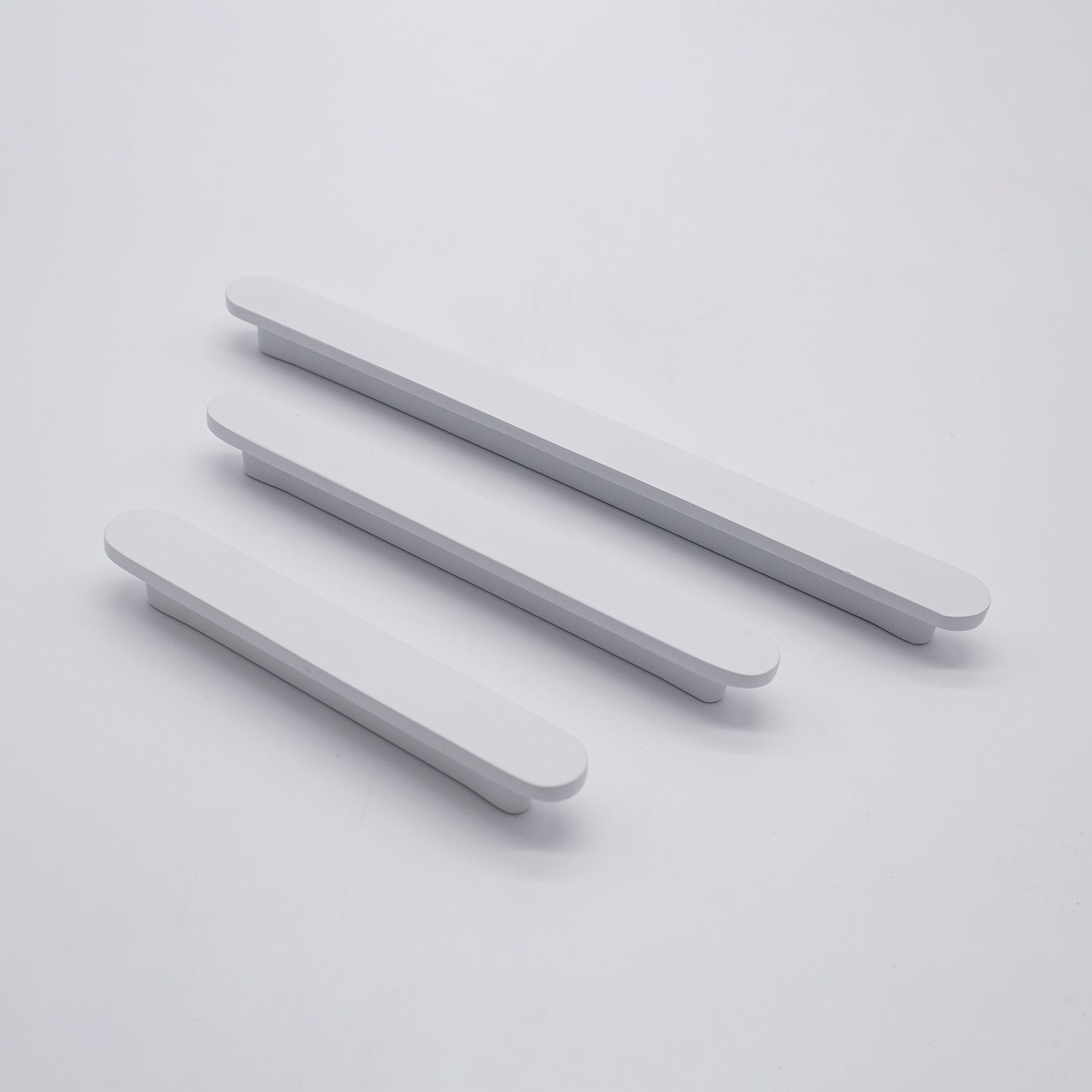 White Oval Profile Cabinet Pull - Imogen - Manovella