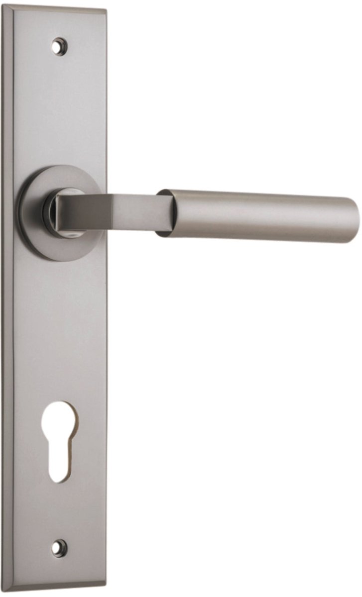 Berlin Lever - Chamfered Backplate - Entry Point - Iver - Polished Chrome - Door Levers