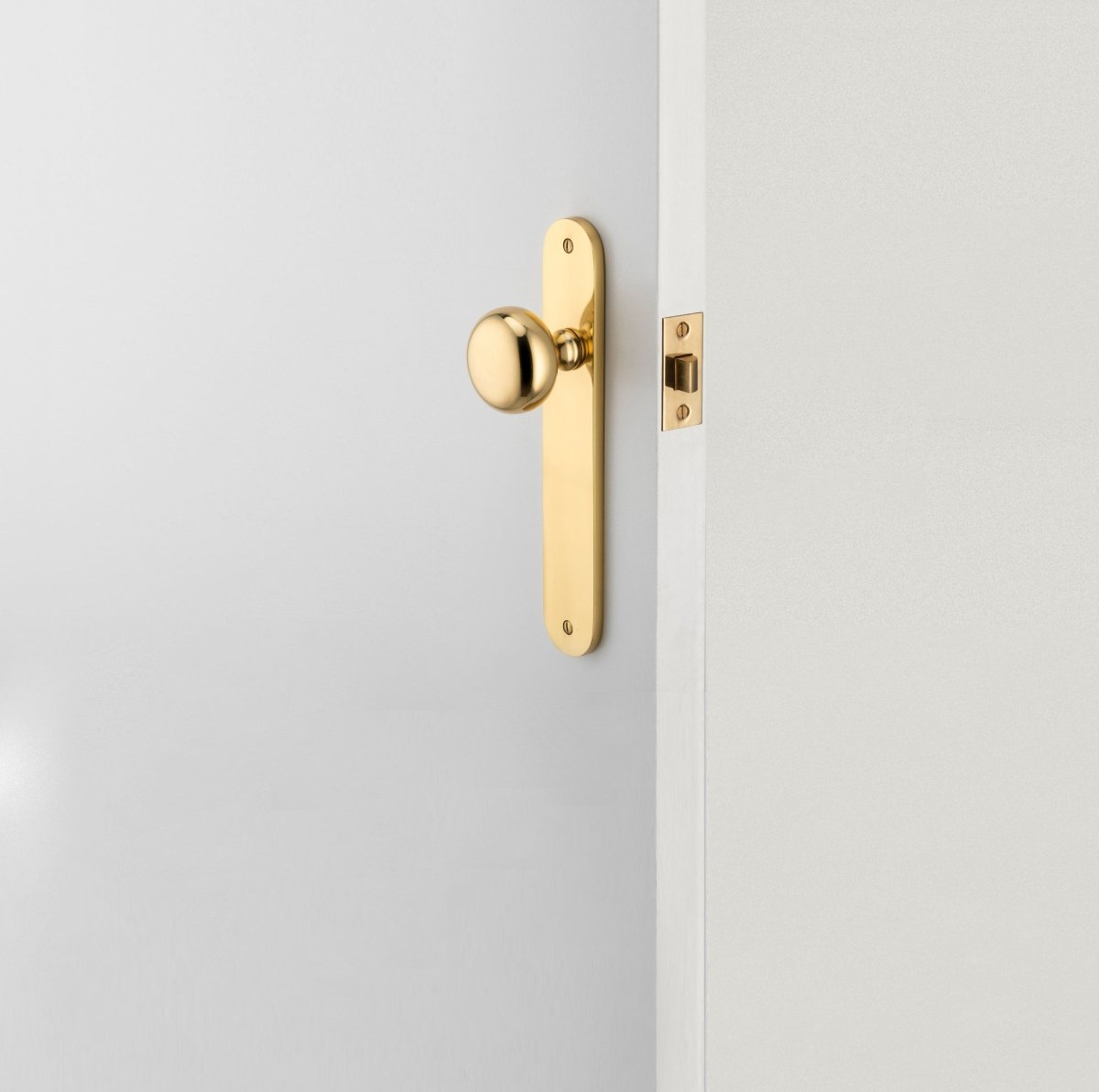 Cambridge Knob - Oval Backplate - Entry Point - Iver - Brushed Brass - Door Knobs