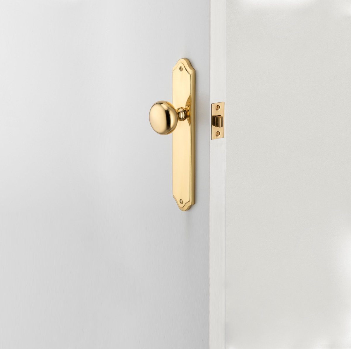 Cambridge Knob - Shouldered Backplate - Entry - Point - 10328 - Iver